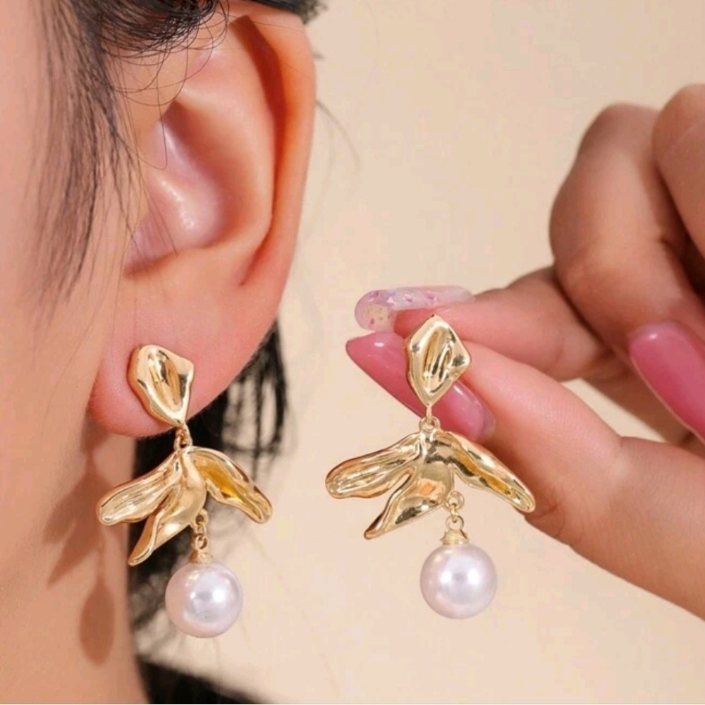 Gold Pearl statement dangle earrings floral chunky boho sculptural 💖2/$30